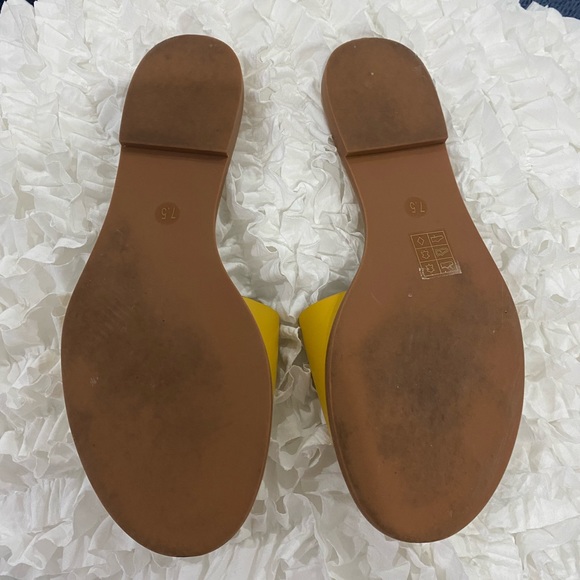 ⬇️PRICE DROP ⬇️ •Tory Burch - Yellow Flat Ines Sandals - 7.5 M - Picture 7 of 7